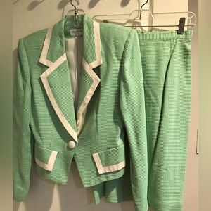 Vintage Ann Taylor Suit, perfect condition